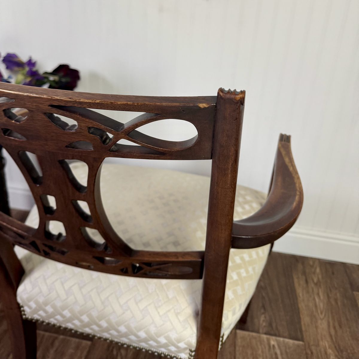 Vintage Hepplewhite / Federal Carved Wood Chair