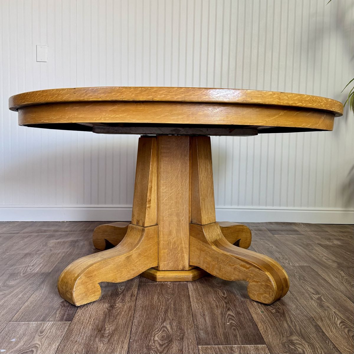 Vintage Tiger Oak Round Pedestal Dining Table