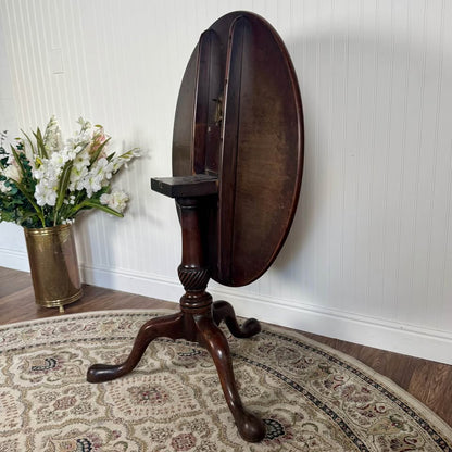 Chippendale-Style Tilt-Top Mahogany Pedestal Table