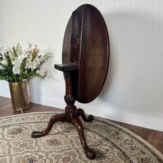 Chippendale-Style Tilt-Top Mahogany Pedestal Table