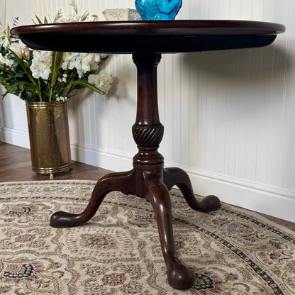 Chippendale-Style Tilt-Top Mahogany Pedestal Table