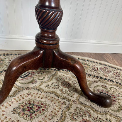 Chippendale-Style Tilt-Top Mahogany Pedestal Table