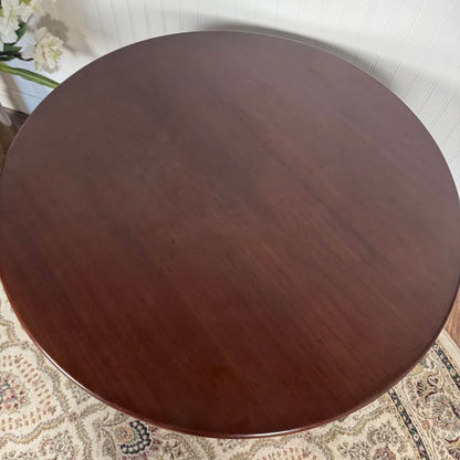 Chippendale-Style Tilt-Top Mahogany Pedestal Table