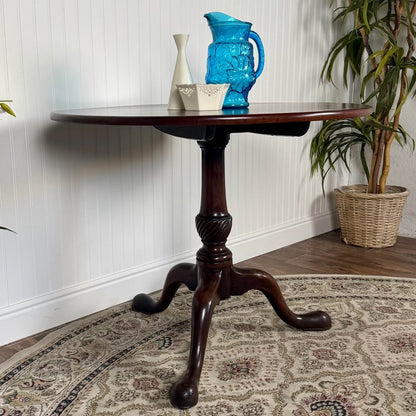 Chippendale-Style Tilt-Top Mahogany Pedestal Table