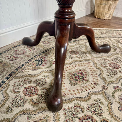 Chippendale-Style Tilt-Top Mahogany Pedestal Table