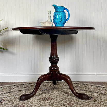 Chippendale-Style Tilt-Top Mahogany Pedestal Table