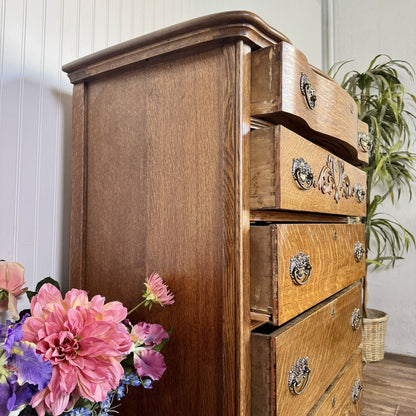 Antique Tiger Oak Serpentine 5-Drawer Dresser