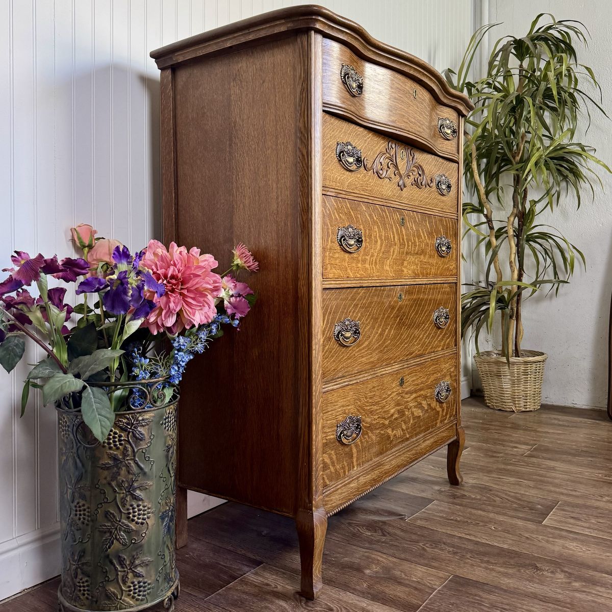 Antique Tiger Oak Serpentine 5-Drawer Dresser