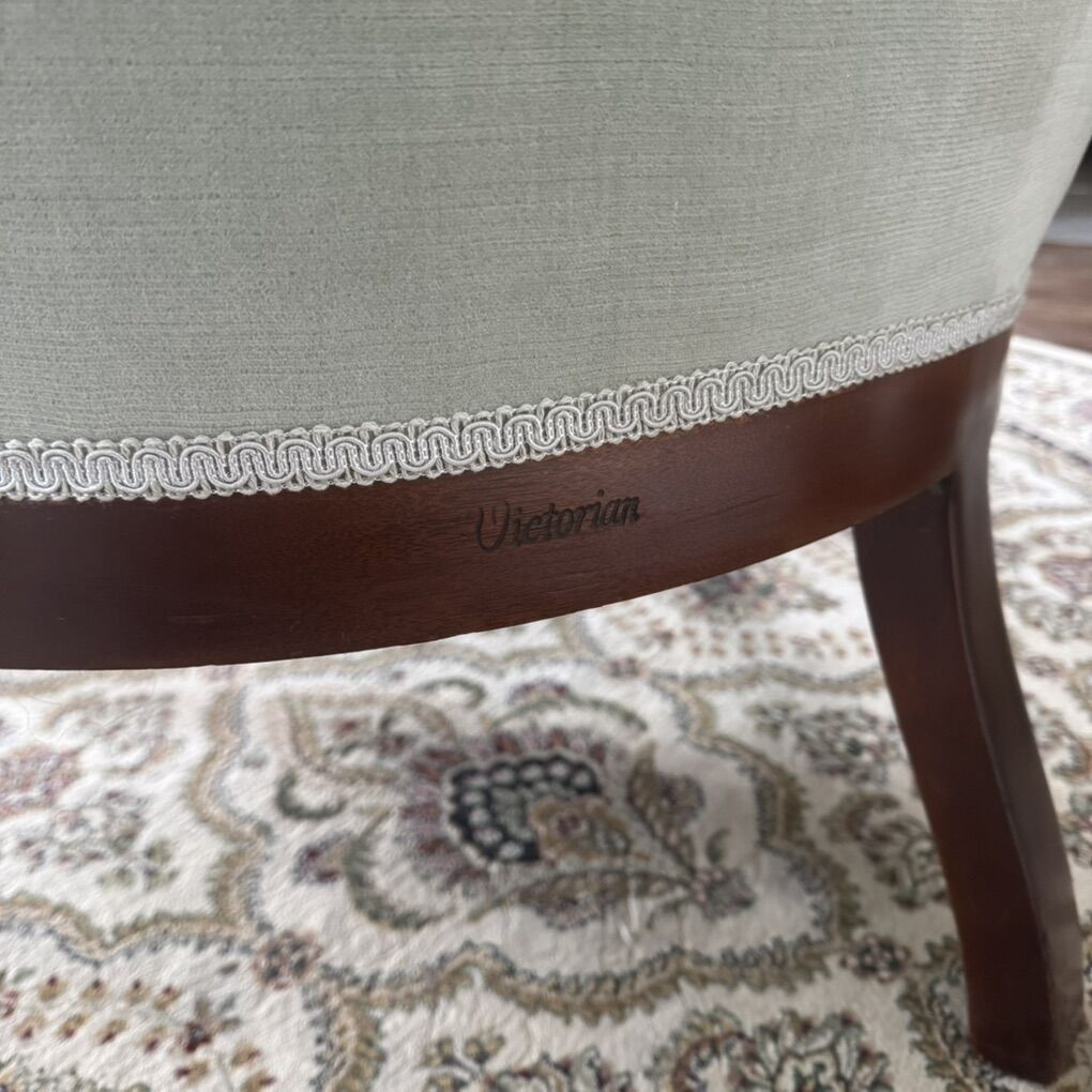 Victorian High-Back Velvet Tufted Accents Chair