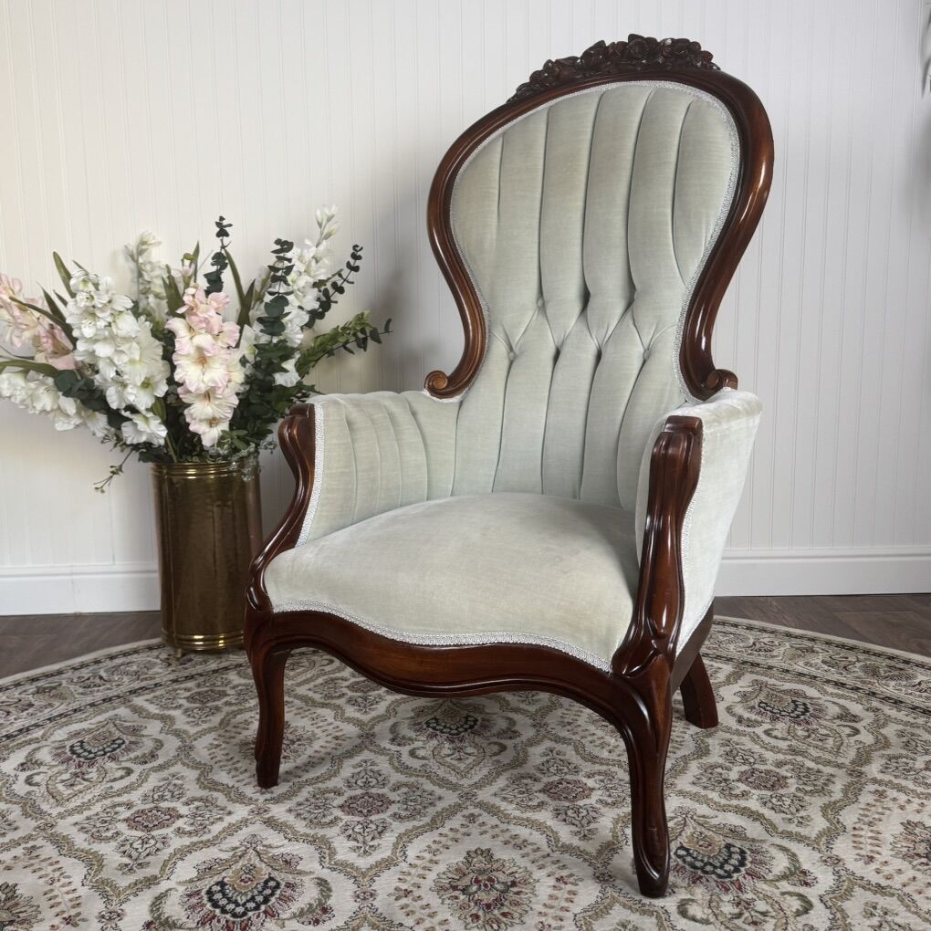 Victorian High-Back Velvet Tufted Accents Chair