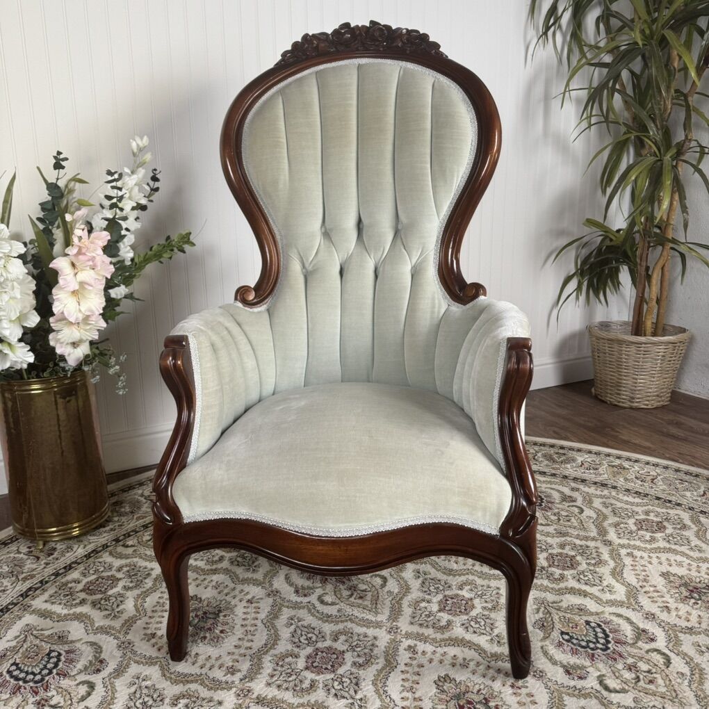 Victorian High-Back Velvet Tufted Accents Chair