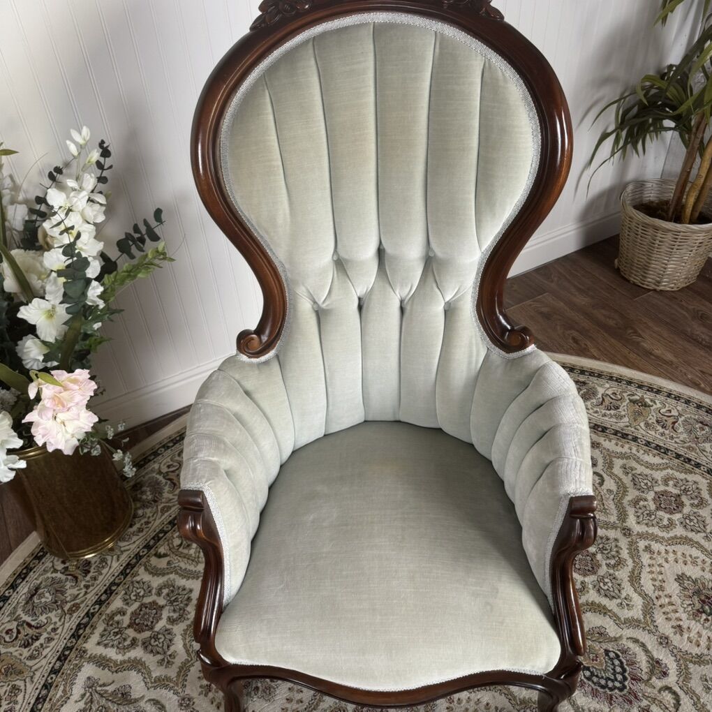 Victorian High-Back Velvet Tufted Accents Chair