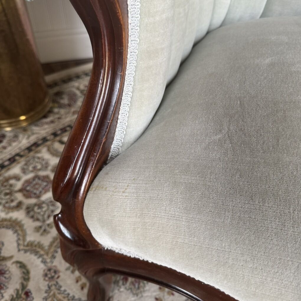 Victorian High-Back Velvet Tufted Accents Chair