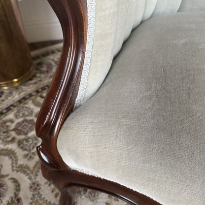 Victorian High-Back Velvet Tufted Accents Chair