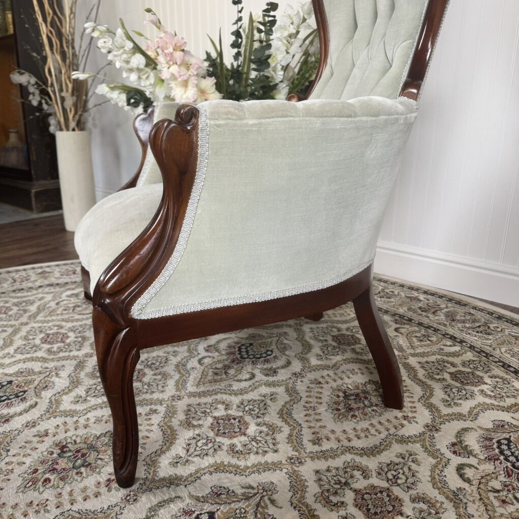 Victorian High-Back Velvet Tufted Accents Chair
