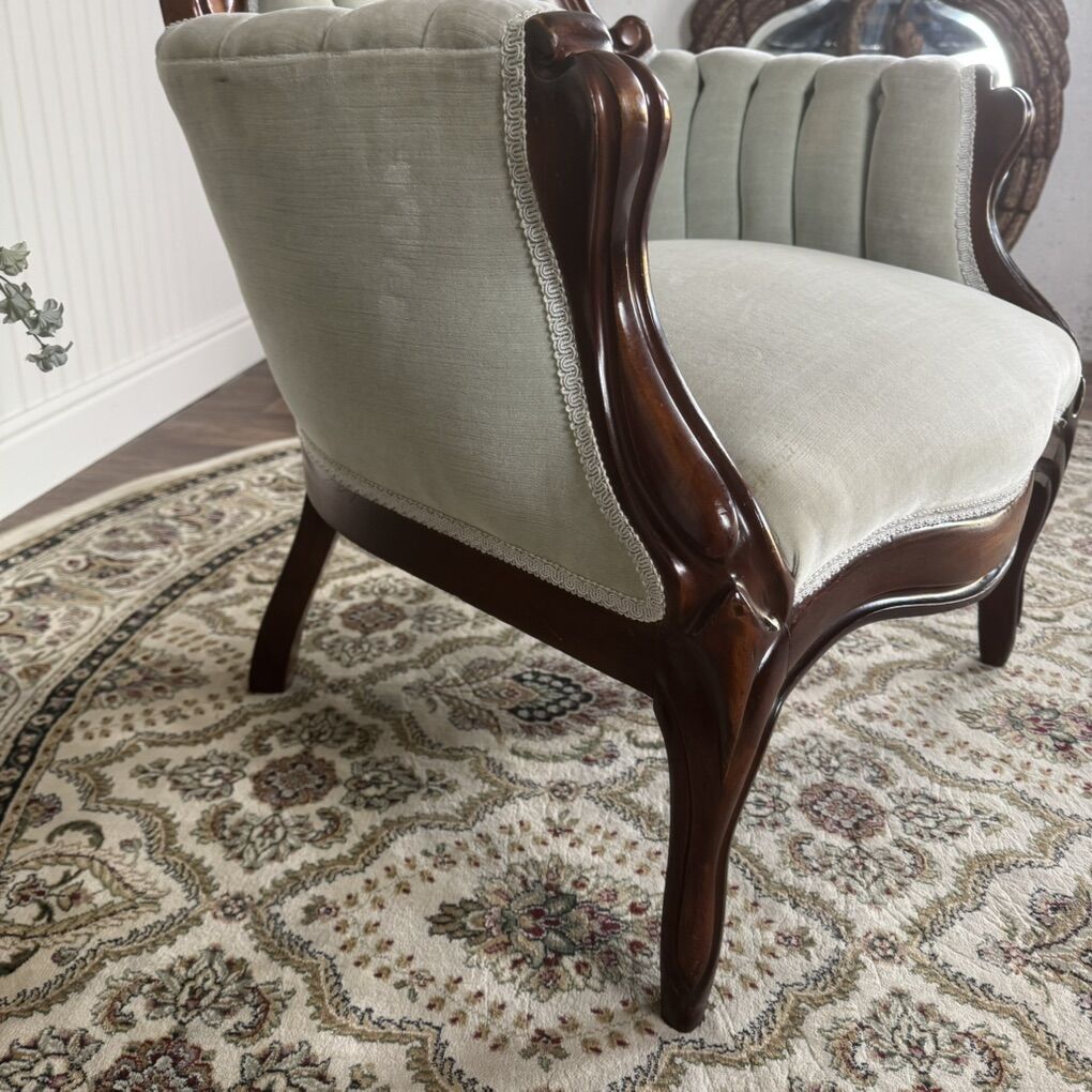 Victorian High-Back Velvet Tufted Accents Chair