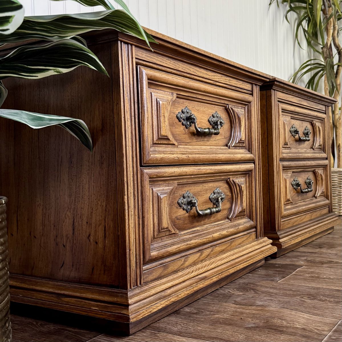 1970 Vintage Thomasville Oak 2-Drawer Pair of Nightstands
