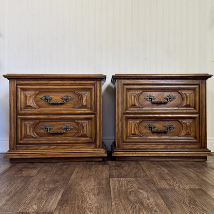 1970 Vintage Thomasville Oak 2-Drawer Pair of Nightstands