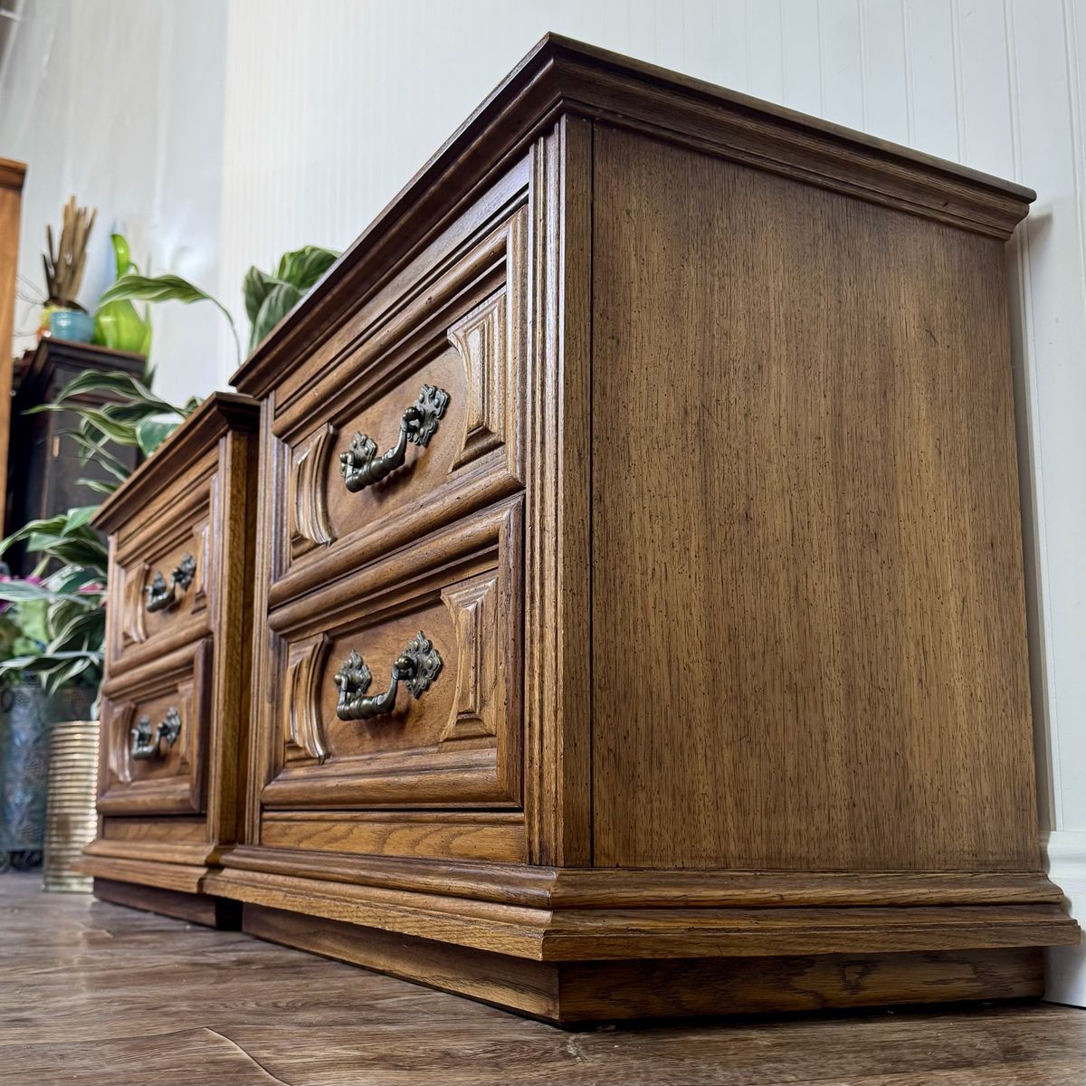 1970 Vintage Thomasville Oak 2-Drawer Pair of Nightstands