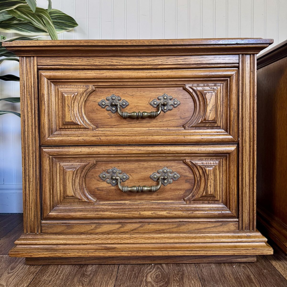 1970 Vintage Thomasville Oak 2-Drawer Pair of Nightstands