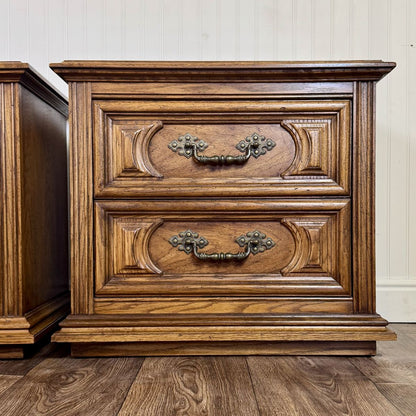 1970 Vintage Thomasville Oak 2-Drawer Pair of Nightstands