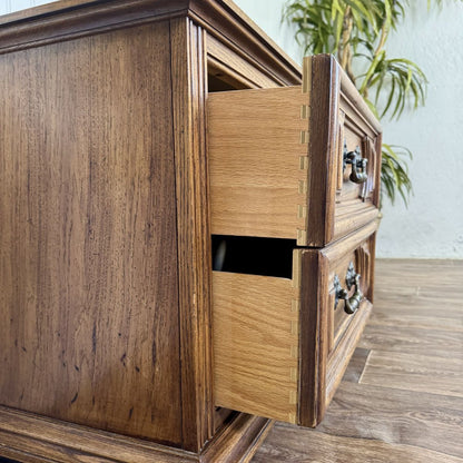 1970 Vintage Thomasville Oak 2-Drawer Pair of Nightstands