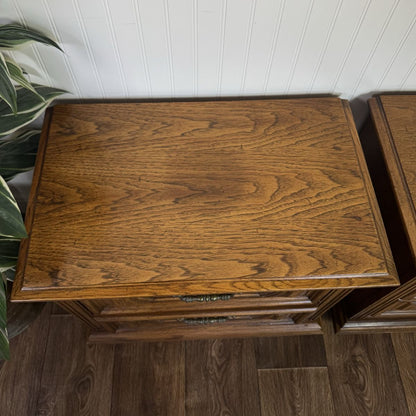 1970 Vintage Thomasville Oak 2-Drawer Pair of Nightstands
