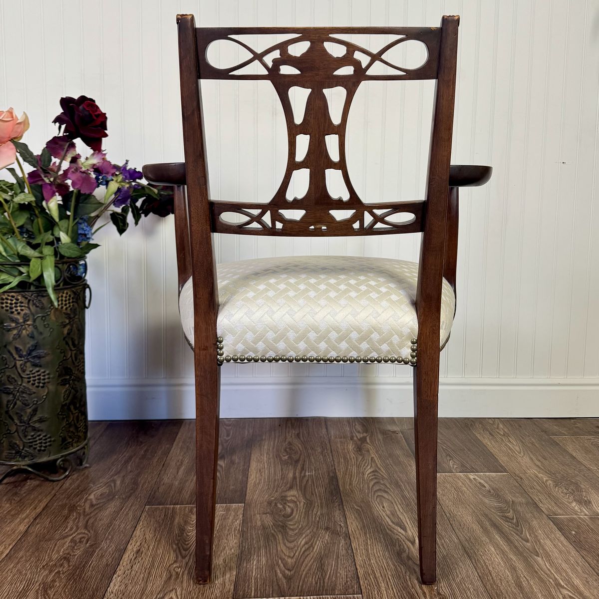 Vintage Hepplewhite / Federal Carved Wood Chair
