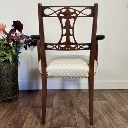 Vintage Hepplewhite / Federal Carved Wood Chair