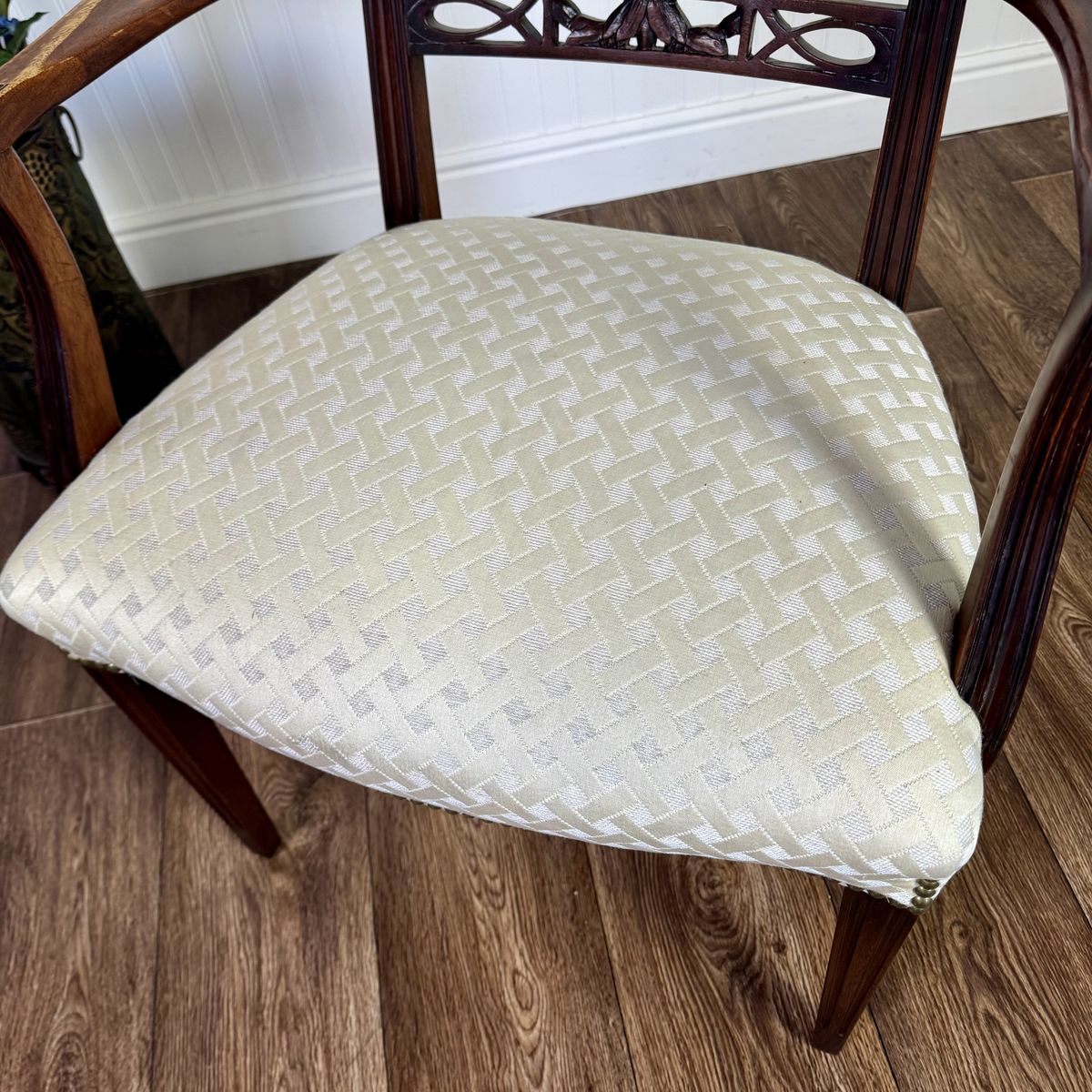 Vintage Hepplewhite / Federal Carved Wood Chair