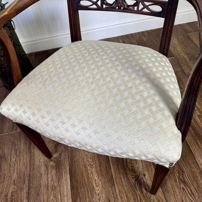 Vintage Hepplewhite / Federal Carved Wood Chair