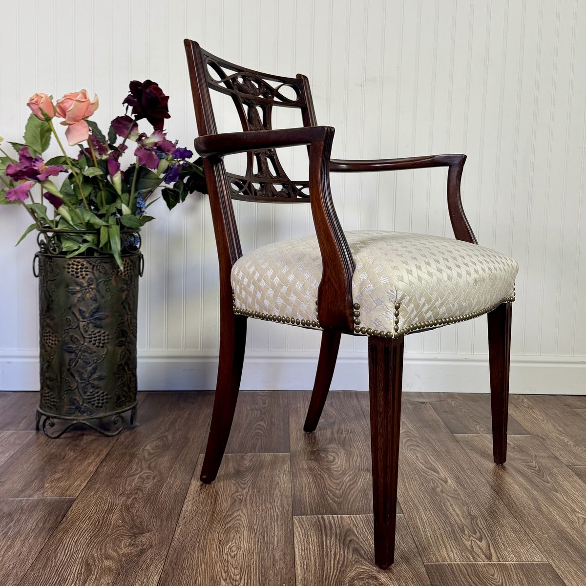 Vintage Hepplewhite / Federal Carved Wood Chair