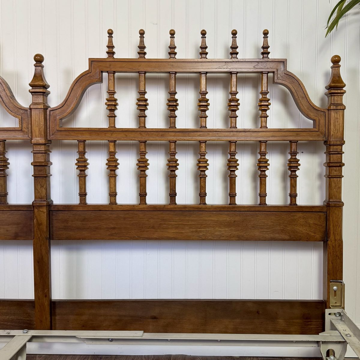Vintage King Spindle Headboard and Rails – Morganton "Barcelona" Collection