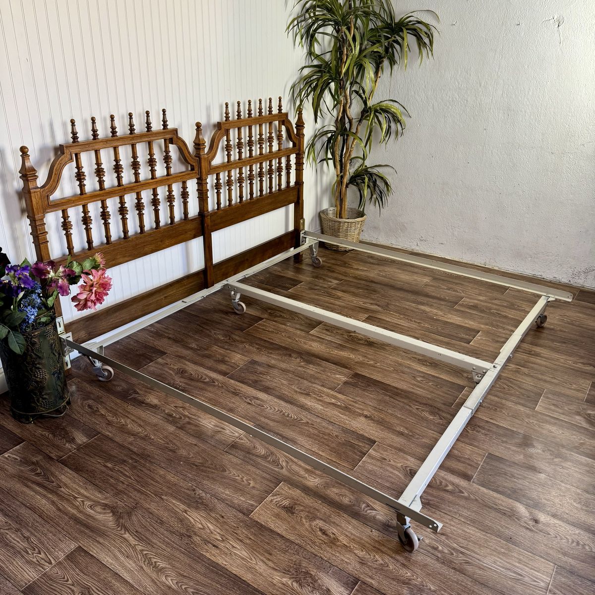 Vintage King Spindle Headboard and Rails – Morganton "Barcelona" Collection