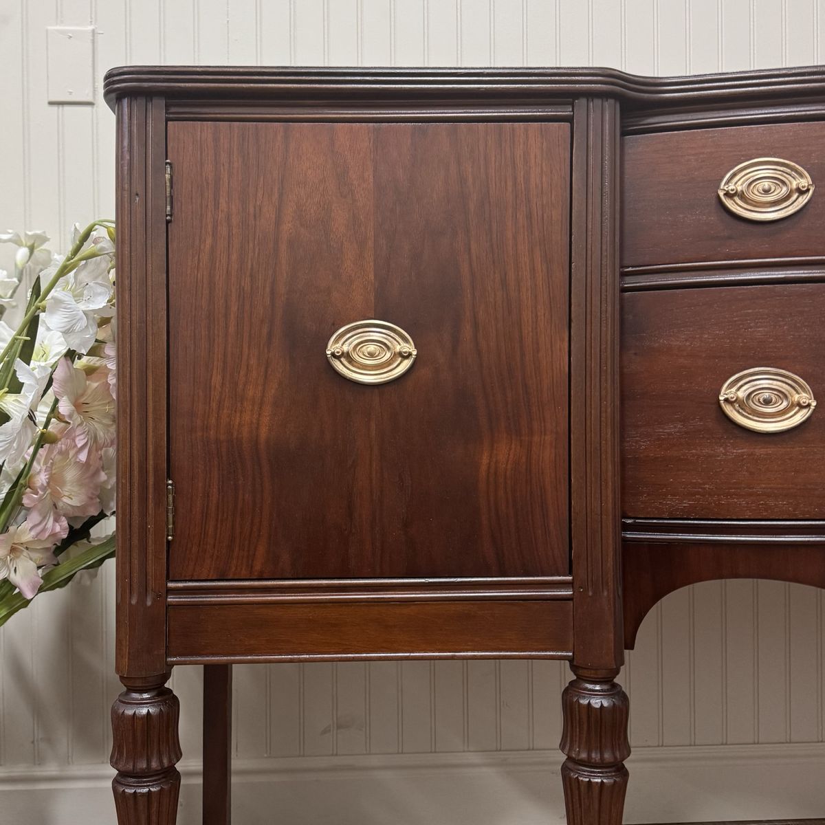 Vintage Mahogany Federal-Style Sideboard / Buffet