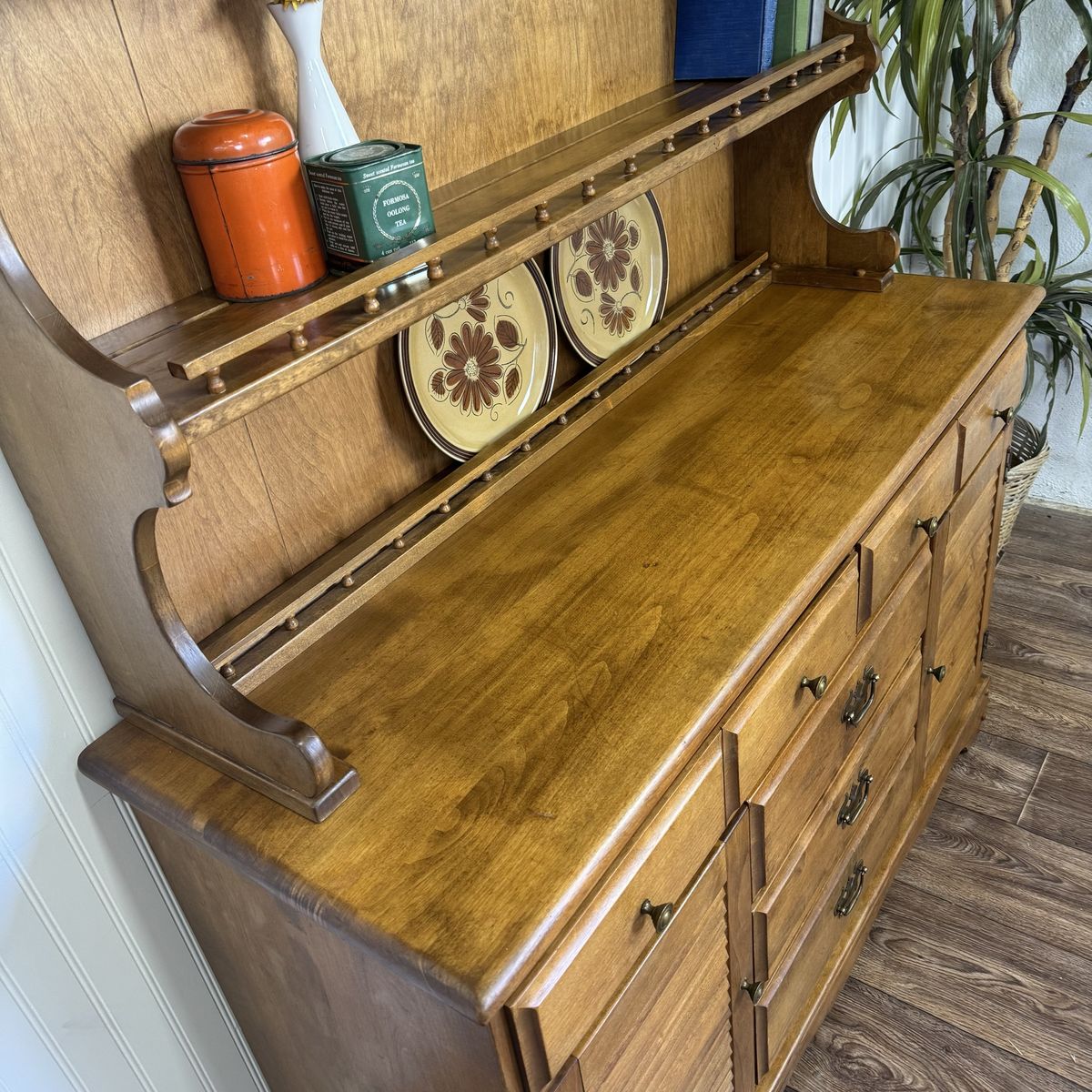 Vintage Maple Cottage Colonial Revival 2-Piece Hutch / Buffet