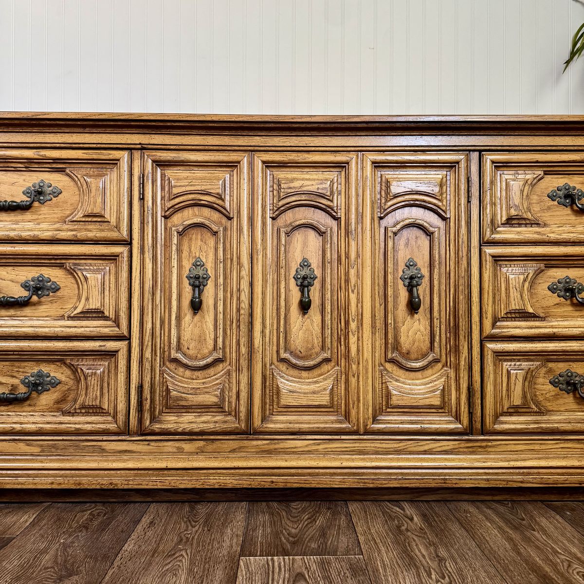 Vintage Thomasville Oak 9-Drawer Triple Dresser