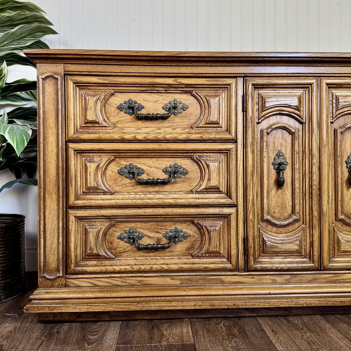 Vintage Thomasville Oak 9-Drawer Triple Dresser