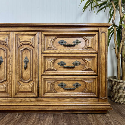 Vintage Thomasville Oak 9-Drawer Triple Dresser