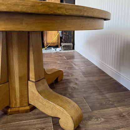 Vintage Tiger Oak Round Pedestal Dining Table