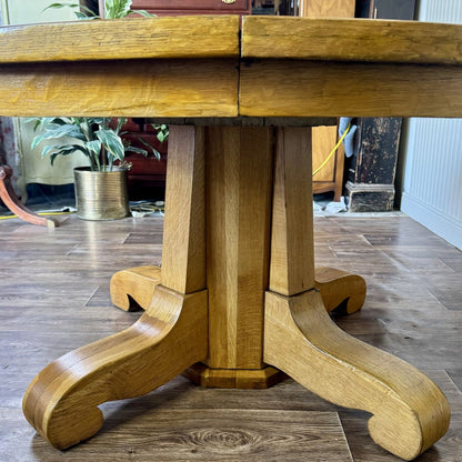 Vintage Tiger Oak Round Pedestal Dining Table