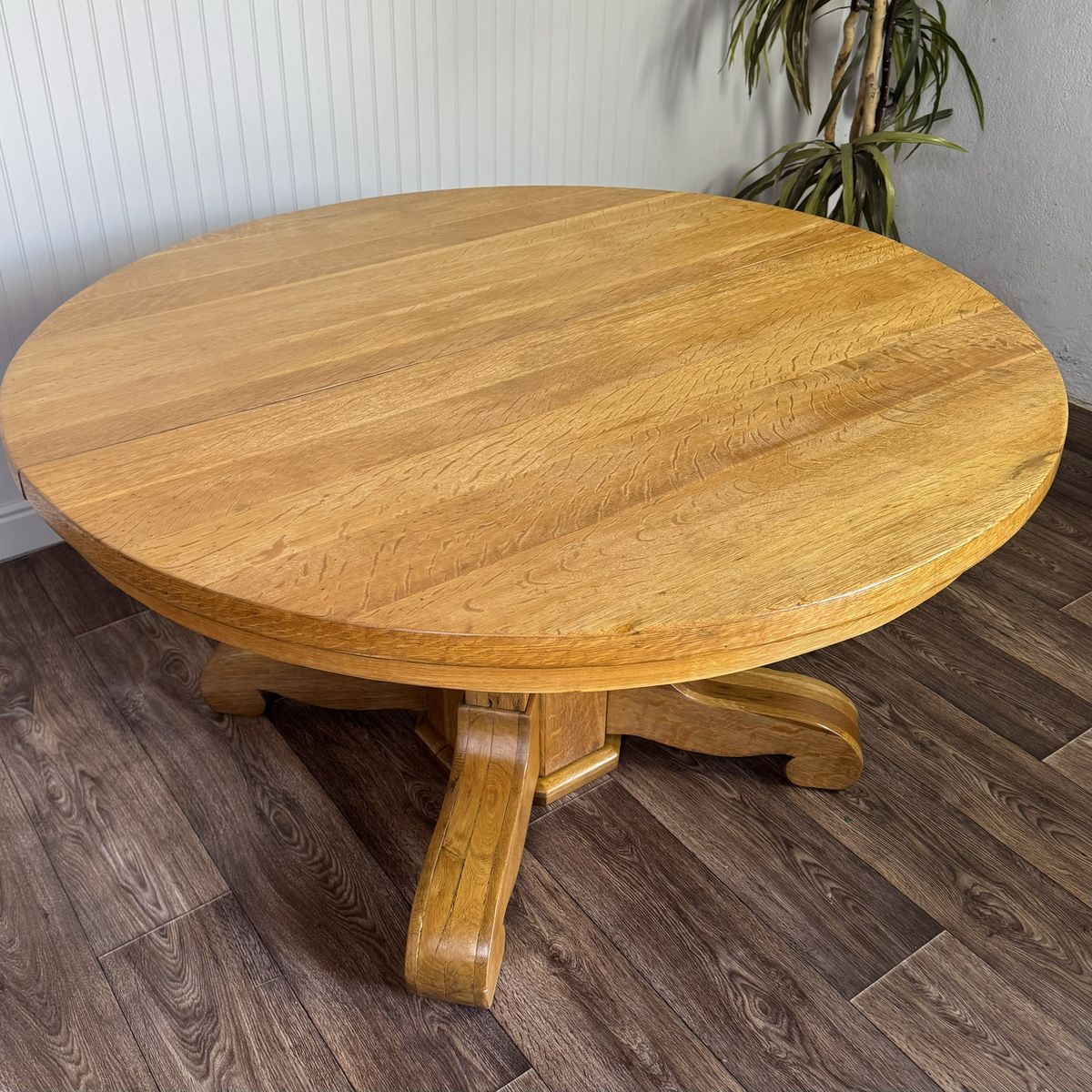 Vintage Tiger Oak Round Pedestal Dining Table