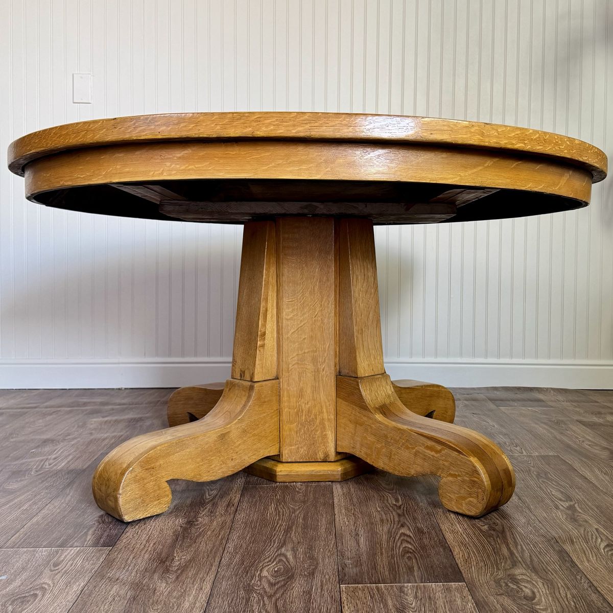 Vintage Tiger Oak Round Pedestal Dining Table