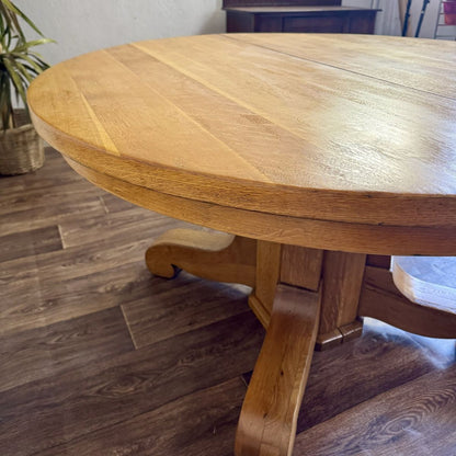 Vintage Tiger Oak Round Pedestal Dining Table