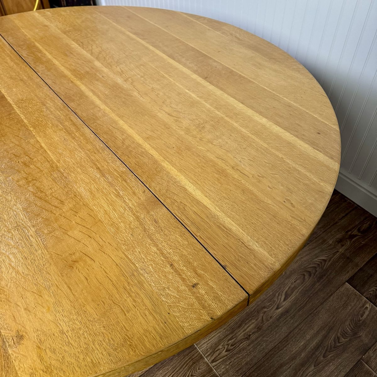 Vintage Tiger Oak Round Pedestal Dining Table